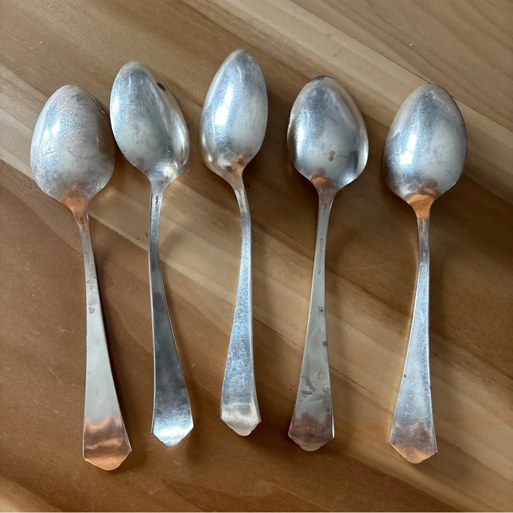 Associated Silver Yourex  VICTORY  Antique  Silverplate Spoons  1918 Lot of 5